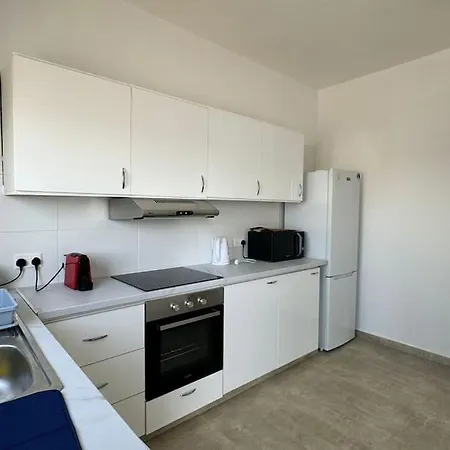 Two Bedroom In Downtown Apartment Larnaca