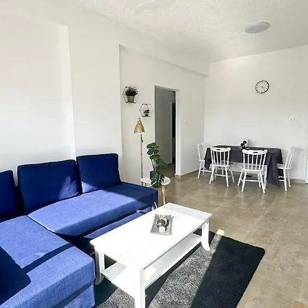 Apartment Two Bedroom In Downtown *