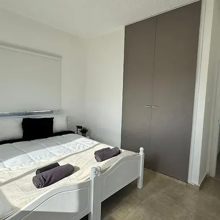 Two Bedroom In Downtown 라르나카