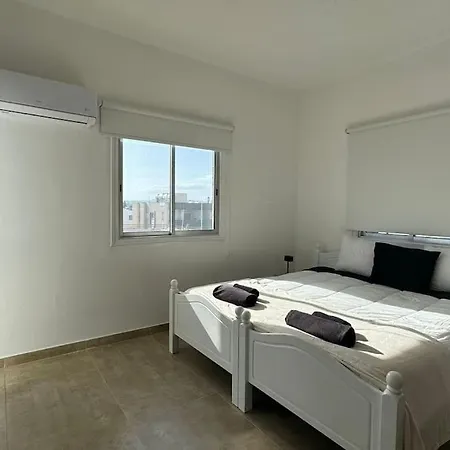 아파트 Two Bedroom In Downtown