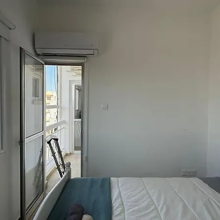 Two Bedroom In Downtown 라르나카